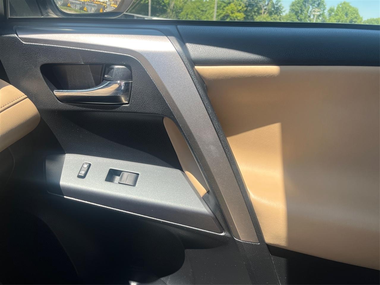 Toyota RAV4  2018