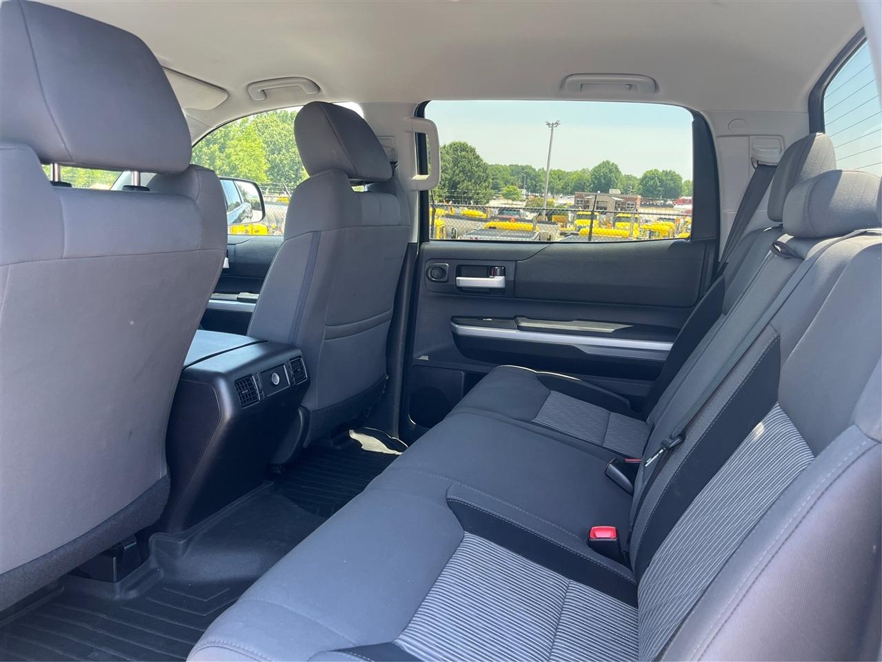 Toyota Tundra SR5 2016