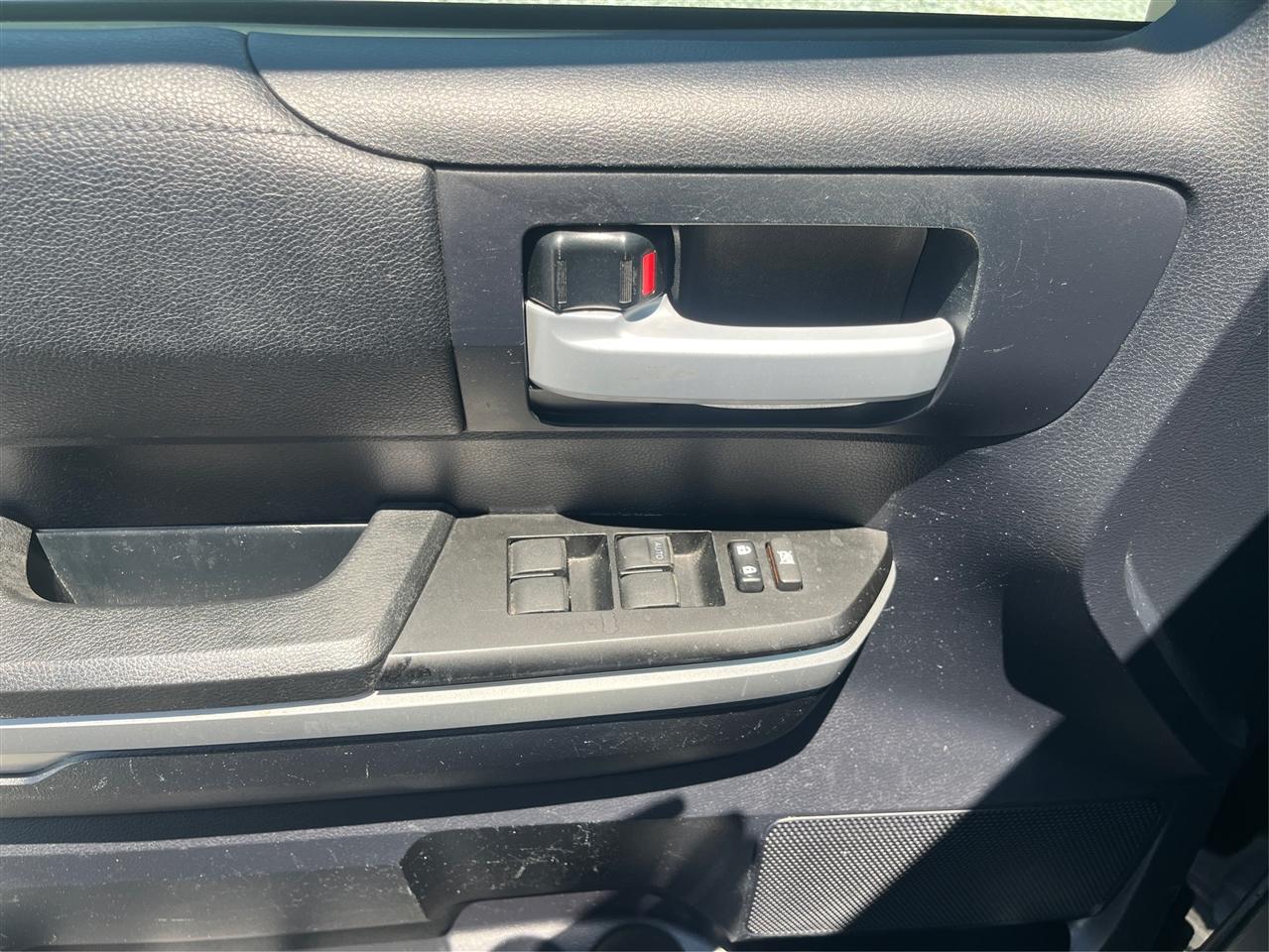 Toyota Tundra SR5 2016