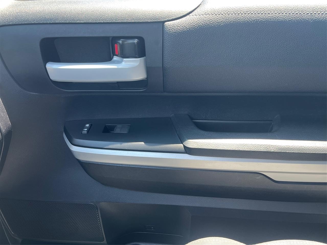 Toyota Tundra SR5 2016