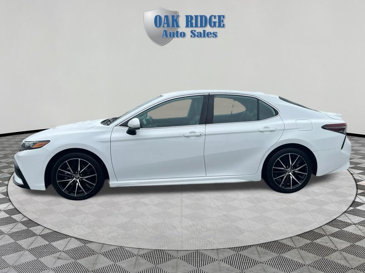 Toyota Camry  2021