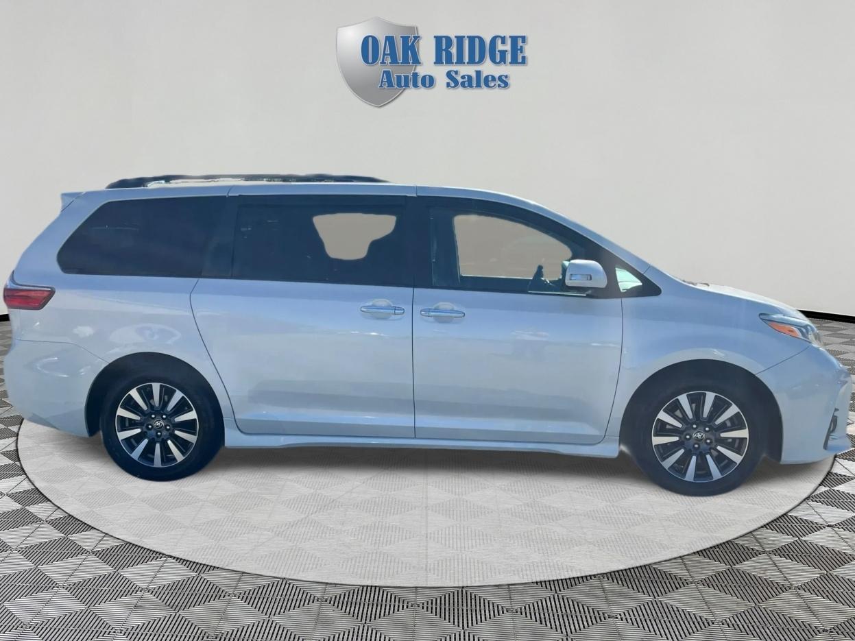 Toyota Sienna Limited Premium 7-Passenger 2020