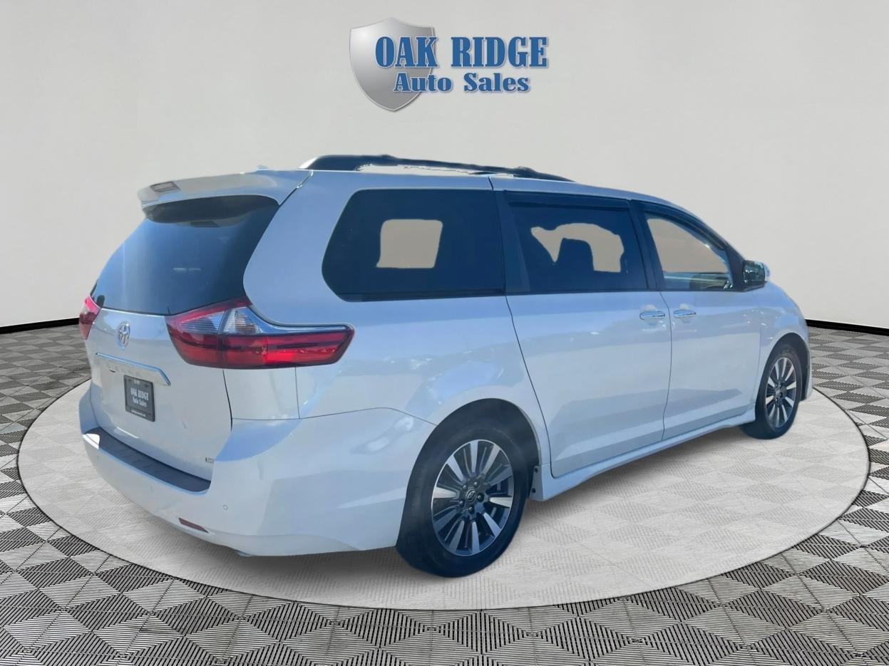 Toyota Sienna Limited Premium 7-Passenger 2020