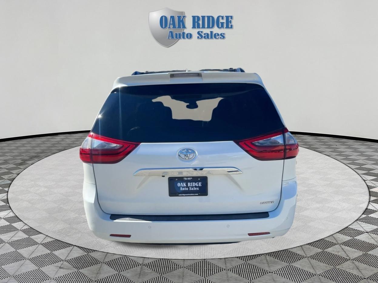 Toyota Sienna Limited Premium 7-Passenger 2020