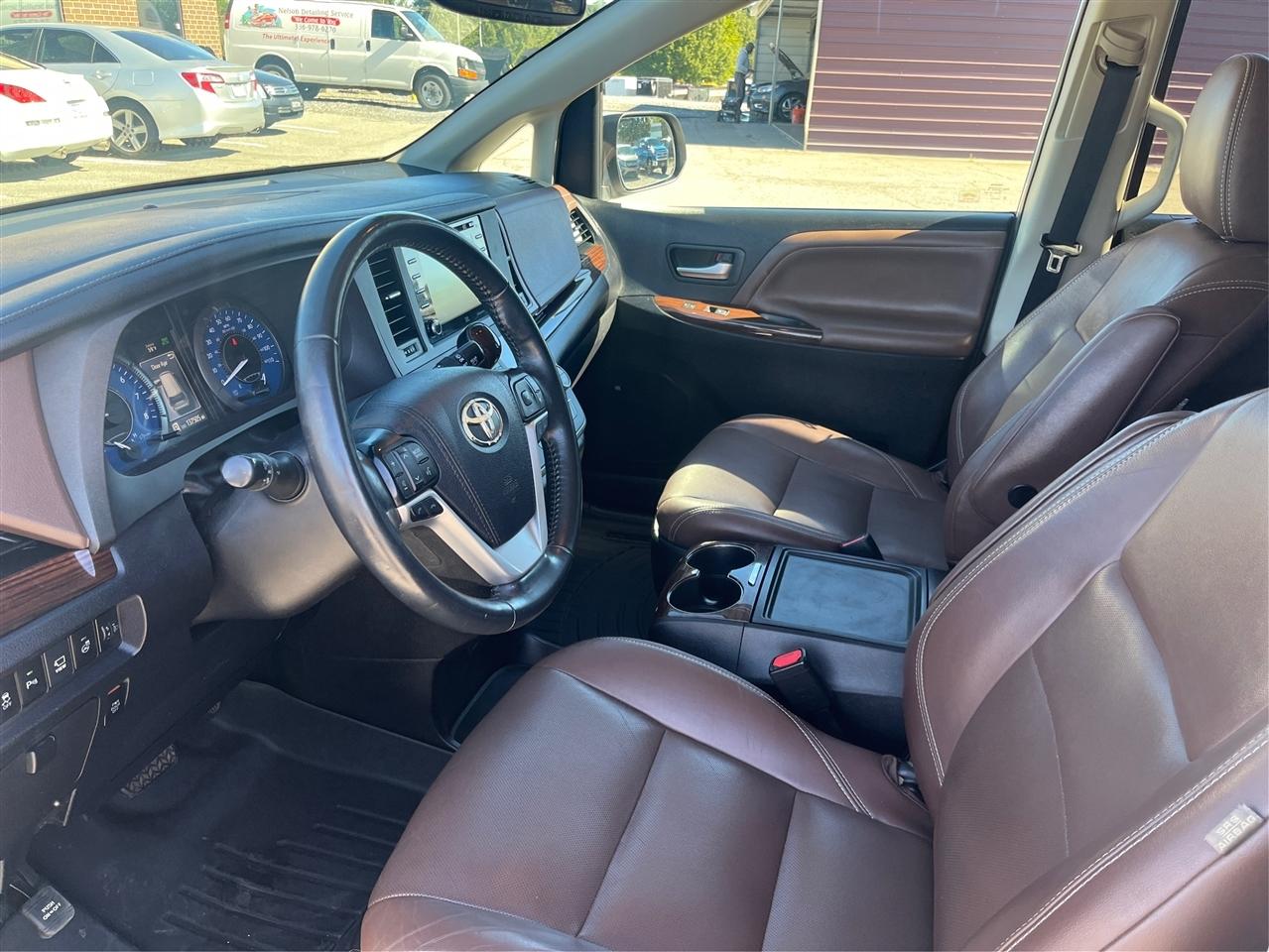 Toyota Sienna Limited Premium 7-Passenger 2020