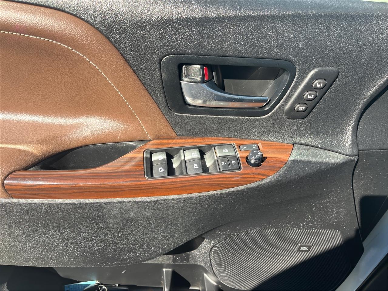 Toyota Sienna Limited Premium 7-Passenger 2020