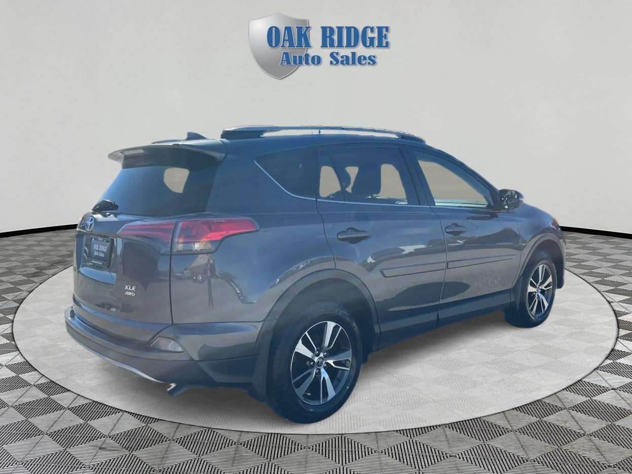 Toyota RAV4 XLE 2017