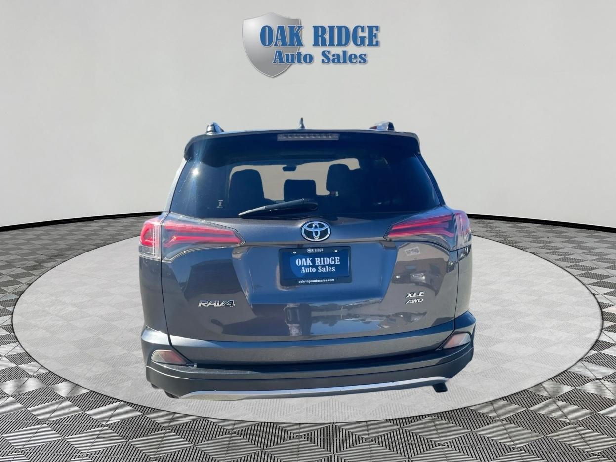 Toyota RAV4 XLE 2017