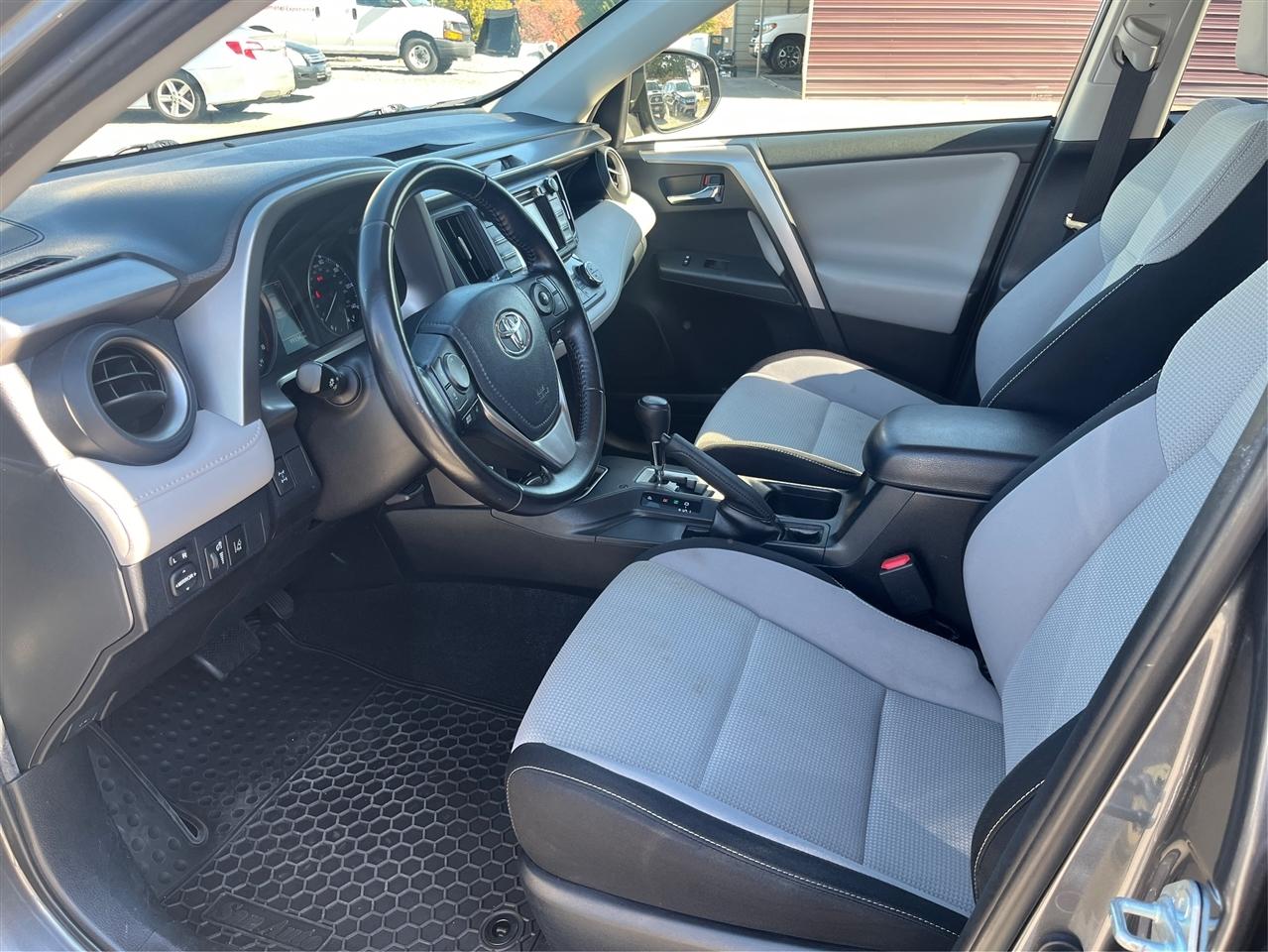 Toyota RAV4 XLE 2017