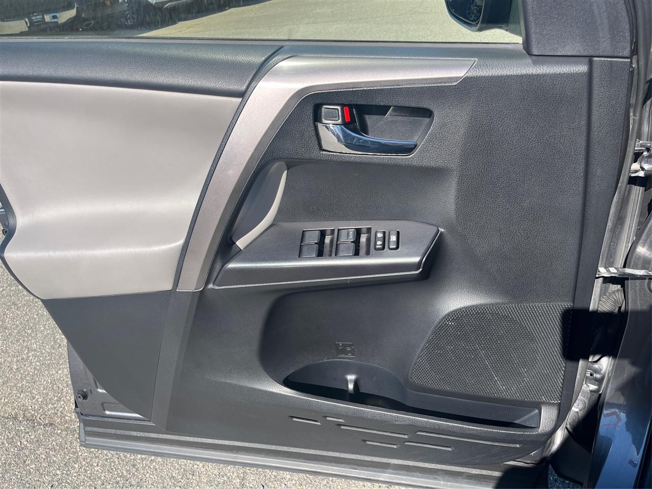 Toyota RAV4 XLE 2017