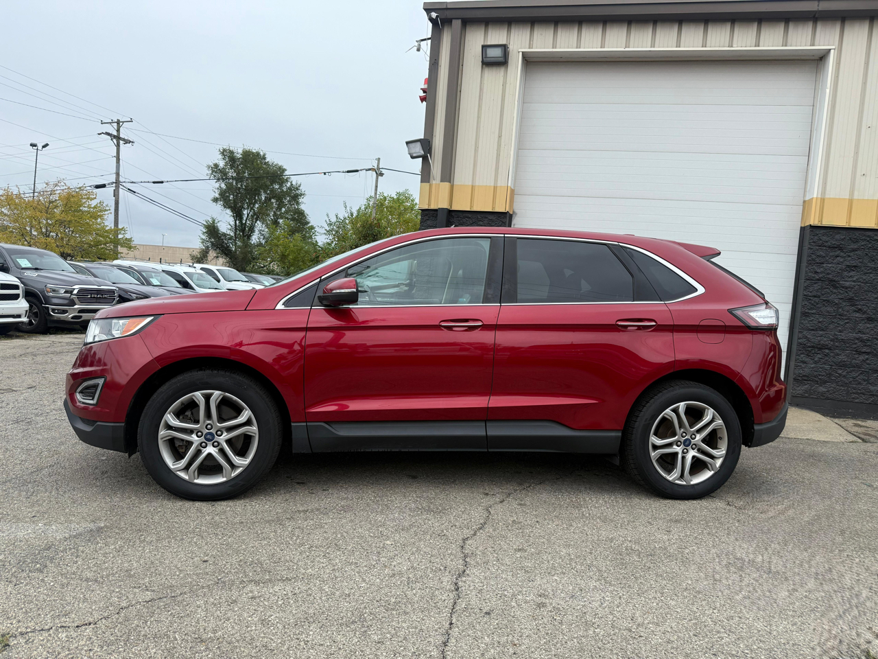 2017 Ford Edge Titanium photo 2