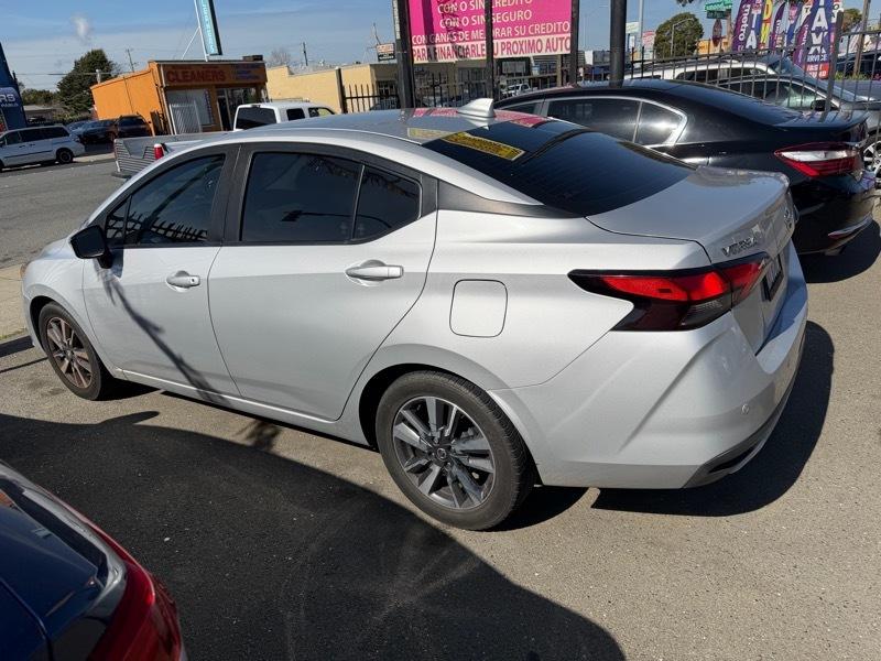 Nissan Versa SV 2021