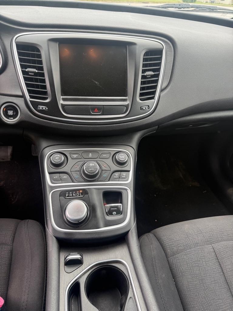 Chrysler 200  2016