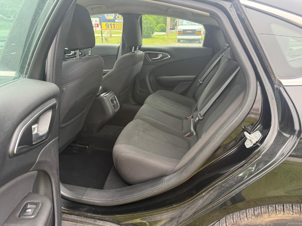 Chrysler 200  2016