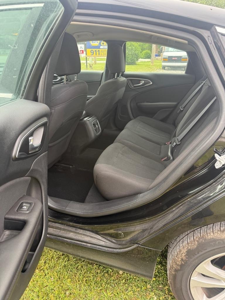 Chrysler 200  2016