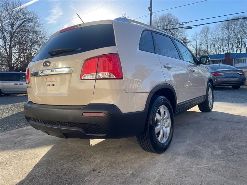 Kia Sorento LX 2WD 2011