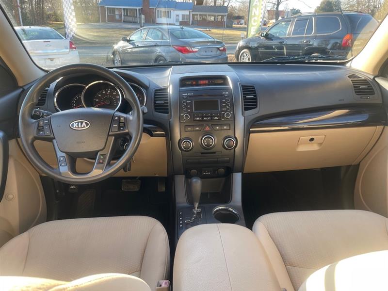 Kia Sorento LX 2WD 2011