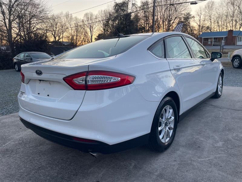 Ford Fusion S 2015