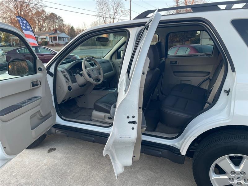 Ford Escape XLT 2WD I4 2008