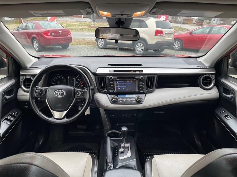 Toyota RAV4 XLE FWD 2017