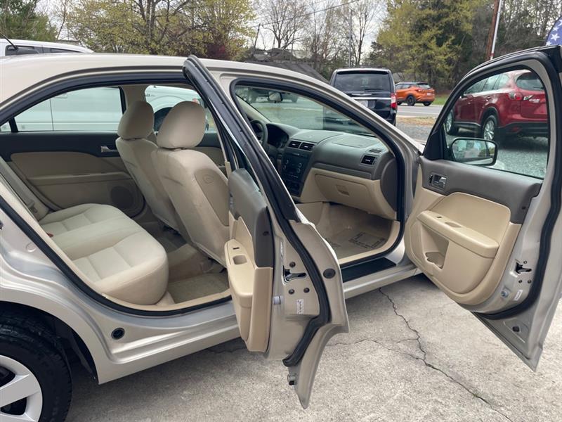 Ford Fusion I4 S 2009