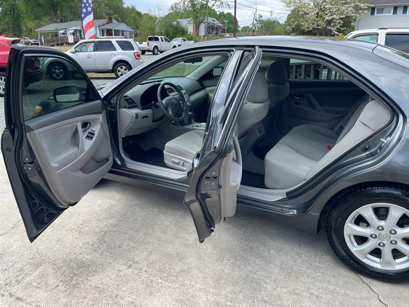 Toyota Camry SE 5-Spd AT 2009