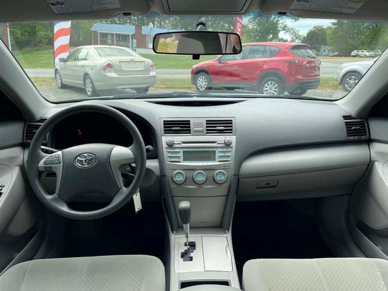 Toyota Camry SE 5-Spd AT 2009