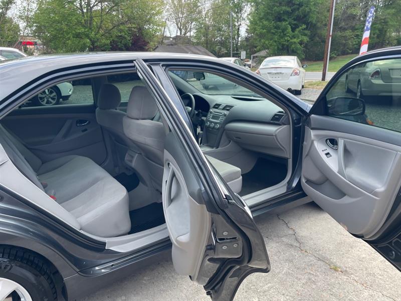 Toyota Camry SE 5-Spd AT 2009