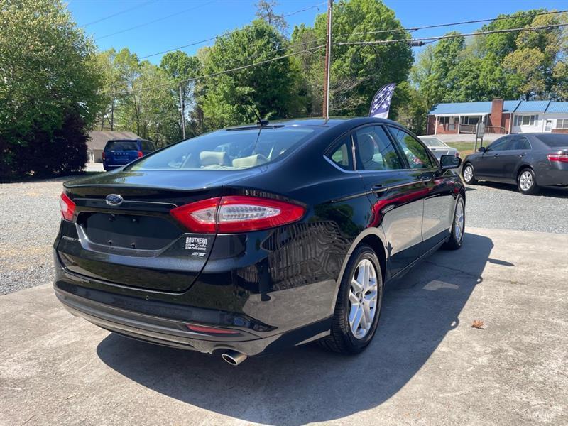 Ford Fusion SE 2015