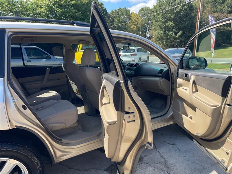 Toyota Highlander Base 2WD 2008