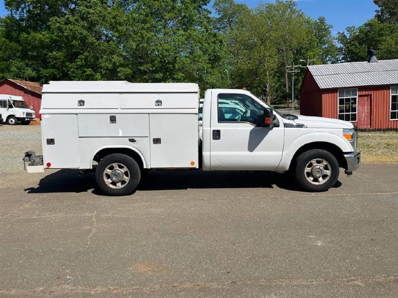2016 Ford F-350 Super Duty Chassis Cab XLT