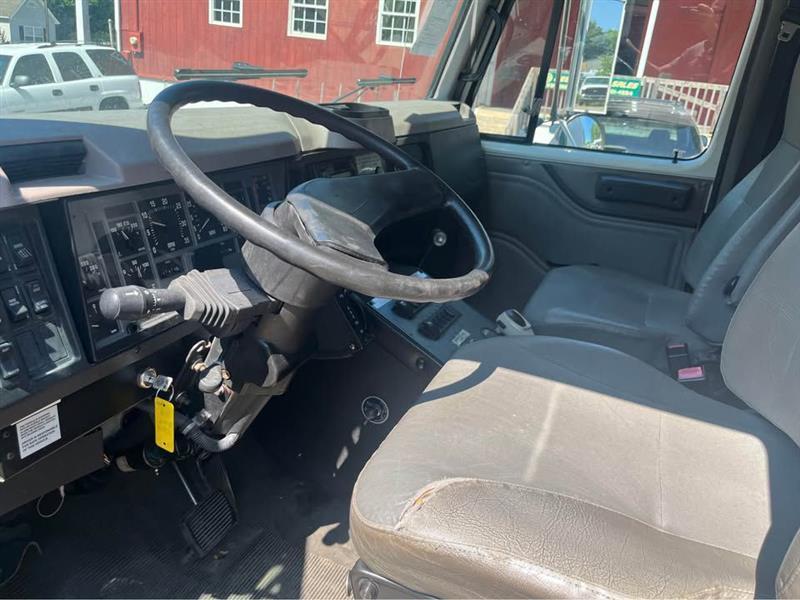 International 4700  1999