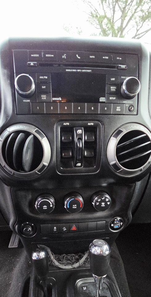 Jeep Wrangler Unlimited Sport 4WD 2011