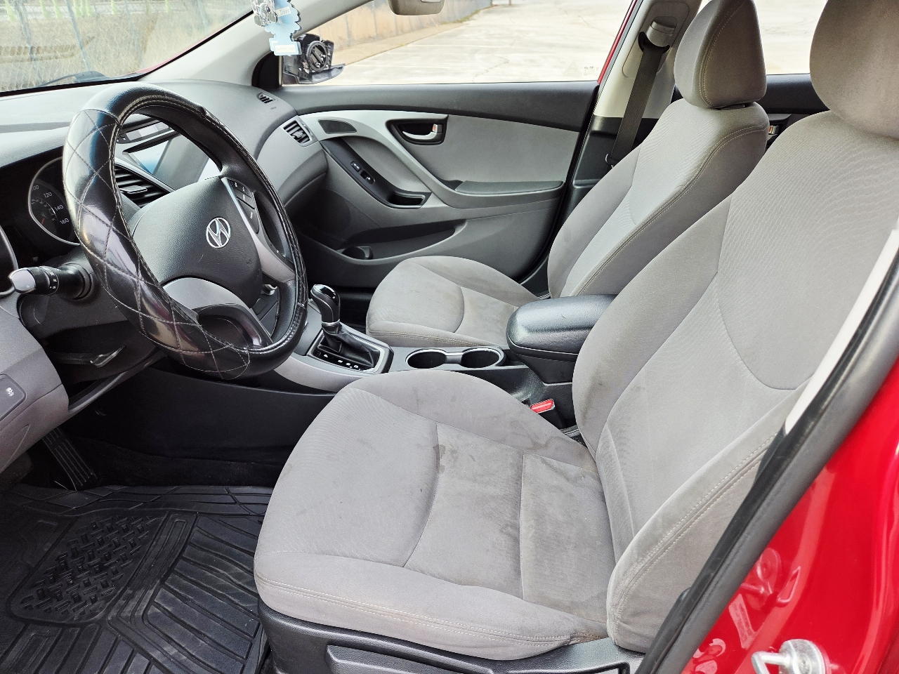 Hyundai Elantra SE 6AT 2016