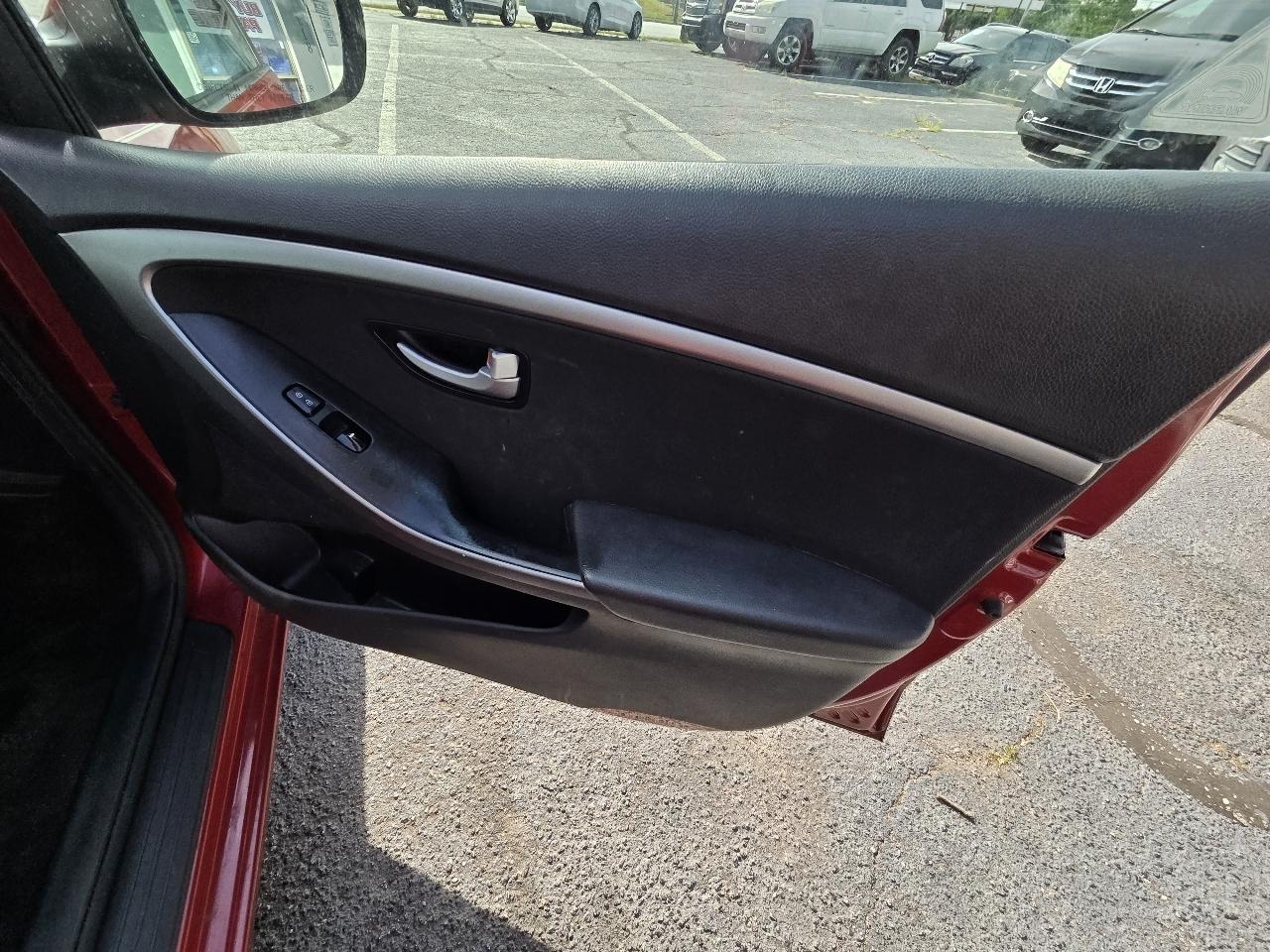 Hyundai Elantra GT A/T 2017