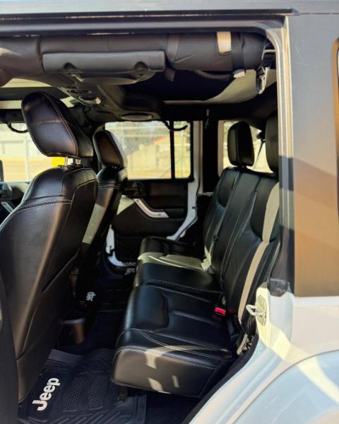 Jeep Wrangler Unlimited Sahara 4WD 2014