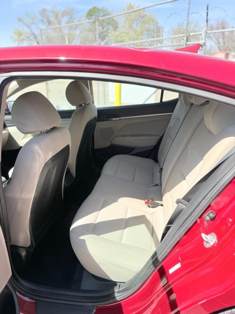 Hyundai Elantra SE 6AT 2017