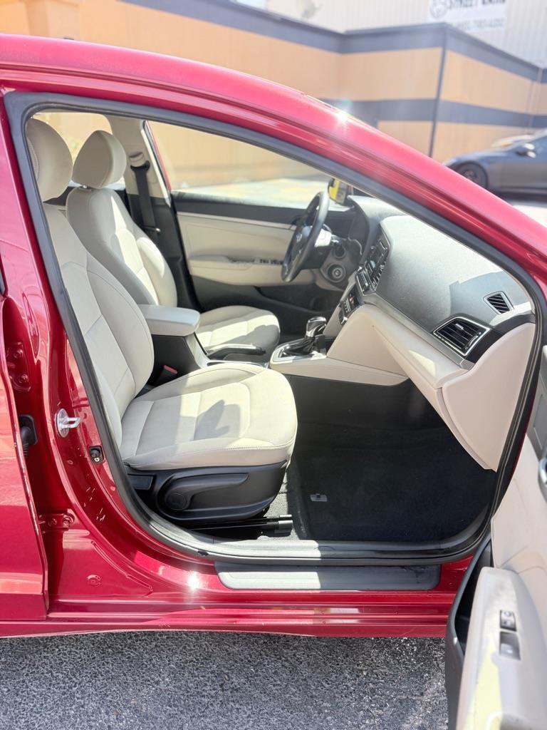 Hyundai Elantra SE 6AT 2017