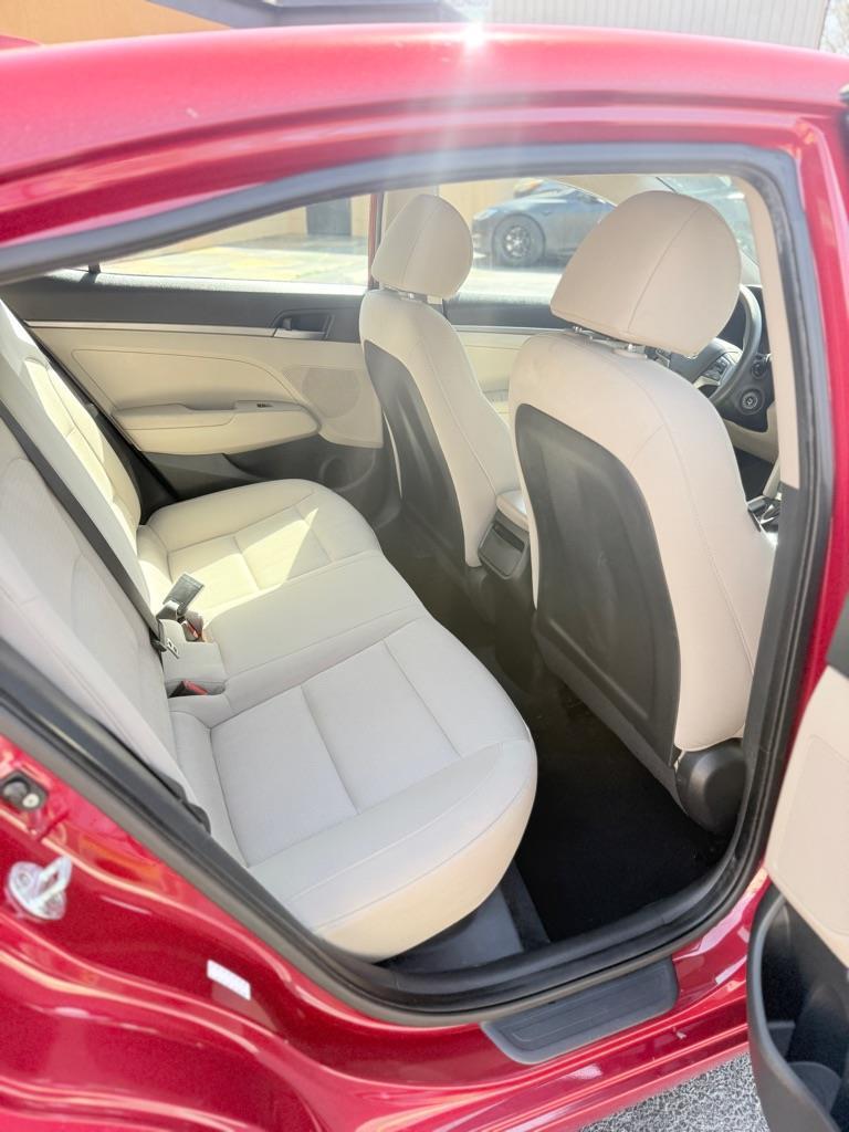 Hyundai Elantra SE 6AT 2017