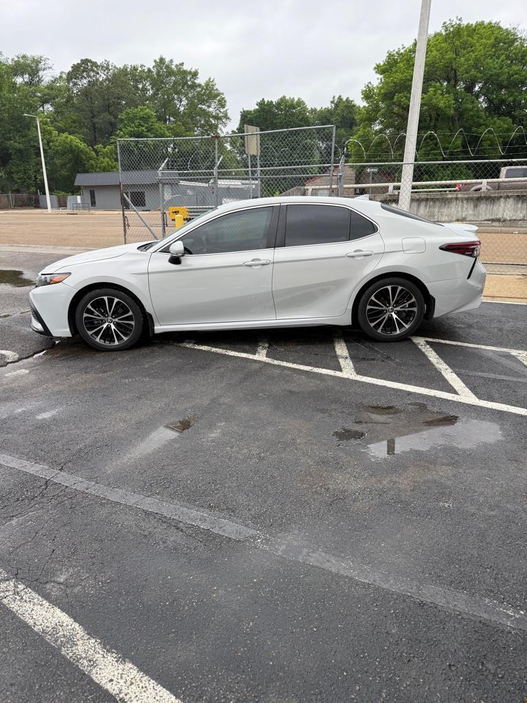 Toyota Camry SE 2024