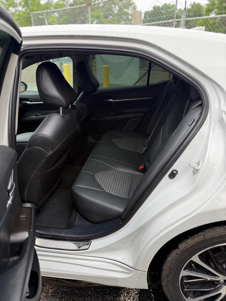 Toyota Camry SE 2024