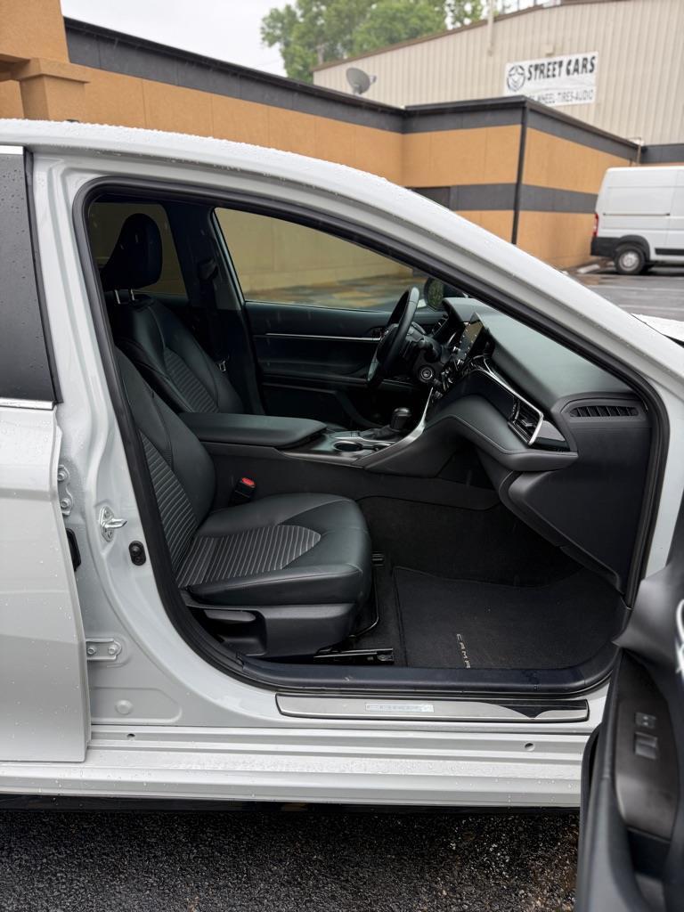 Toyota Camry SE 2024