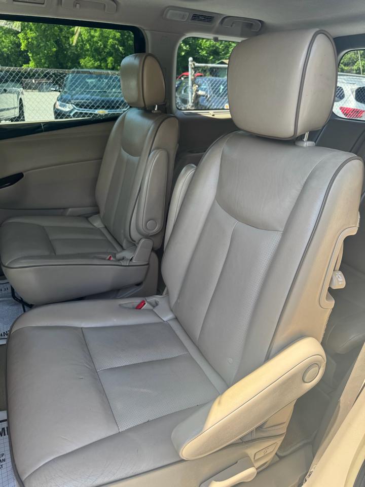 Nissan Quest S 2012