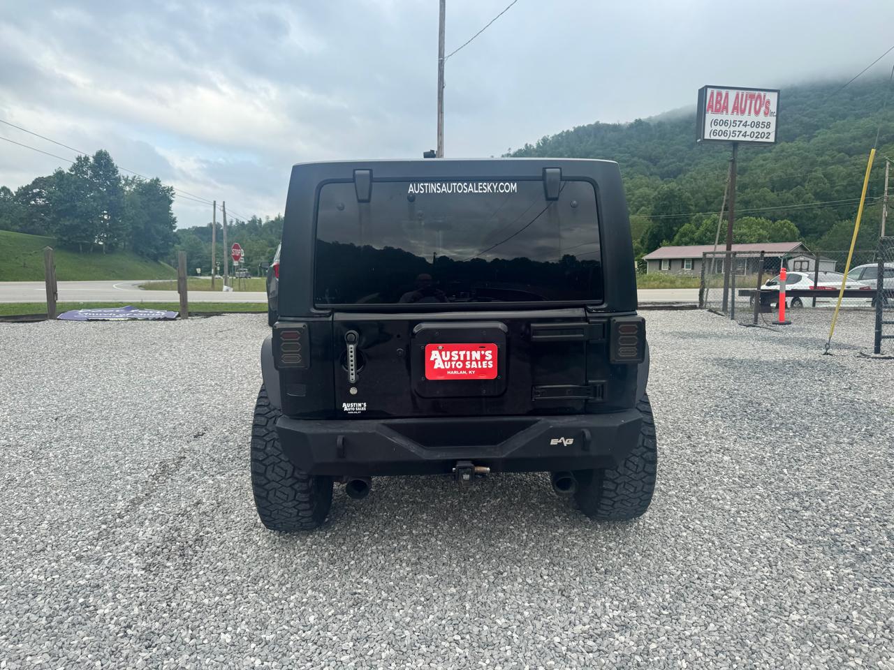 Jeep Wrangler Sahara 2011