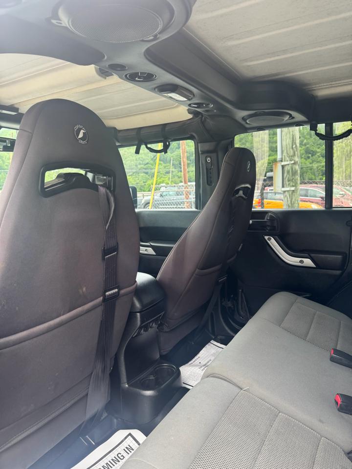 Jeep Wrangler Sahara 2011