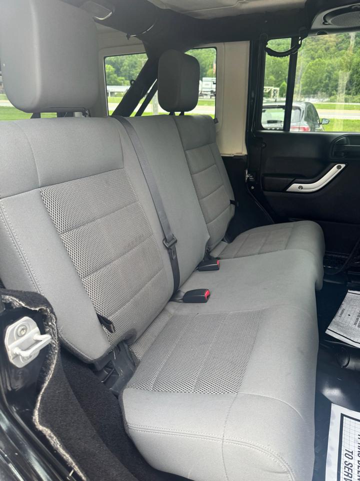 Jeep Wrangler Sahara 2011