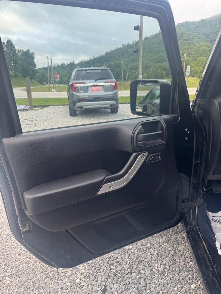 Jeep Wrangler Sahara 2011