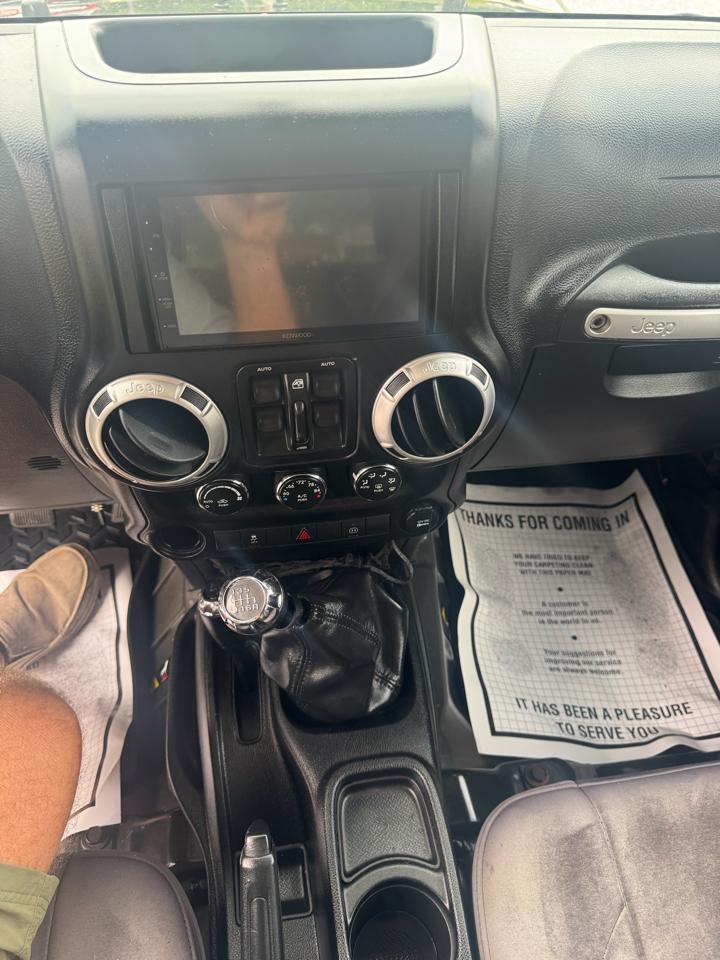 Jeep Wrangler Sahara 2011