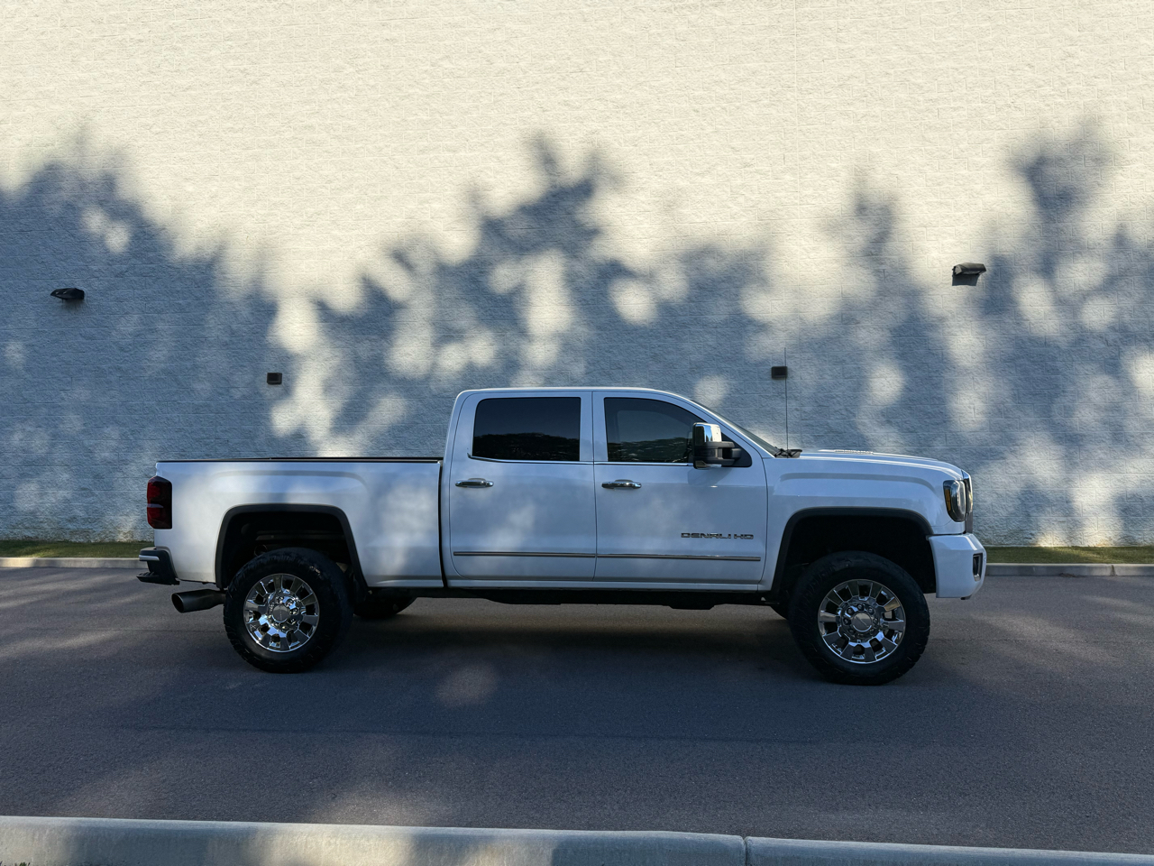 GMC Sierra 2500HD Denali Crew Cab 4WD 2015