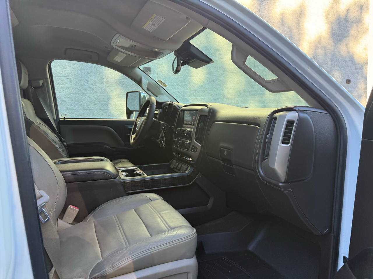 GMC Sierra 2500HD Denali Crew Cab 4WD 2015